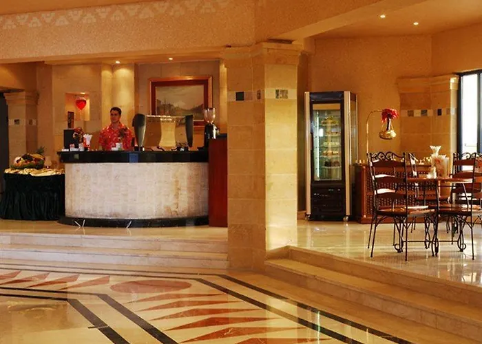 At Shores Amphoras 3*