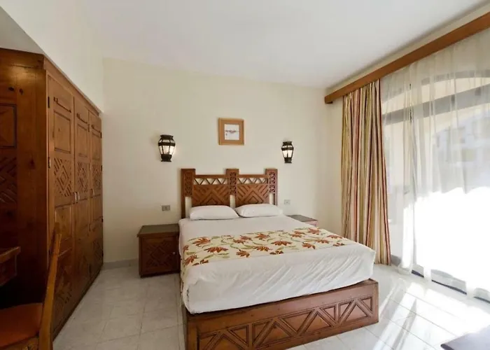 At Shores Amphoras Resort 3*